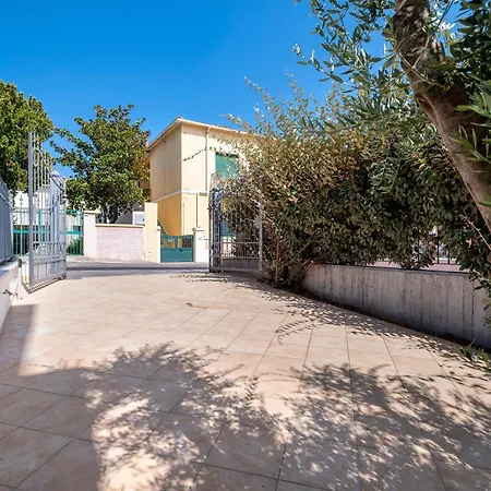 Luxury House Center With Private Garden Appartamento *