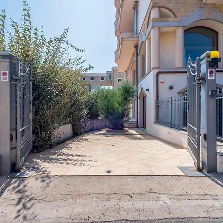 Luxury House Center With Private Garden Appartamento