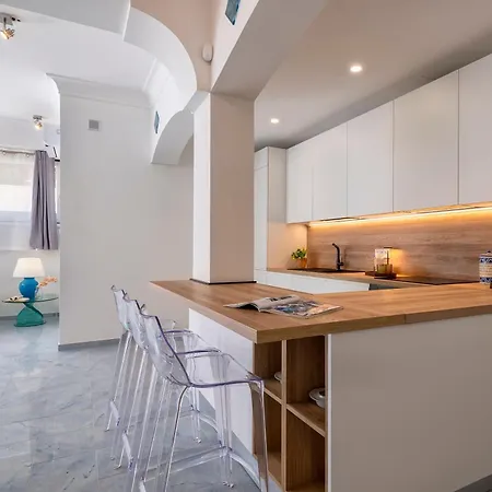 Luxury House Center With Private Garden Appartamento *