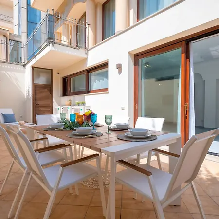 Luxury House Center With Private Garden