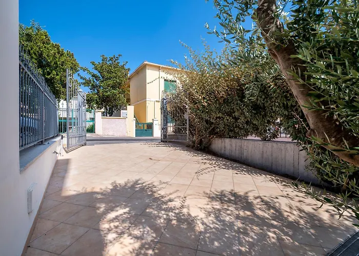 Luxury House Center With Private Garden Apartment *