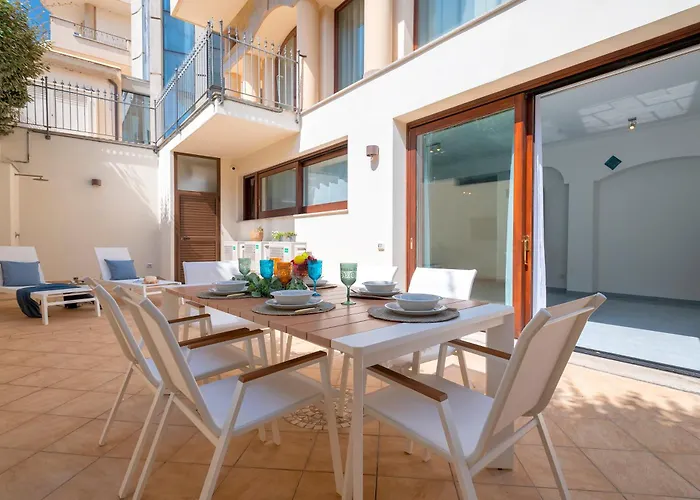 Luxury House Center With Private Garden